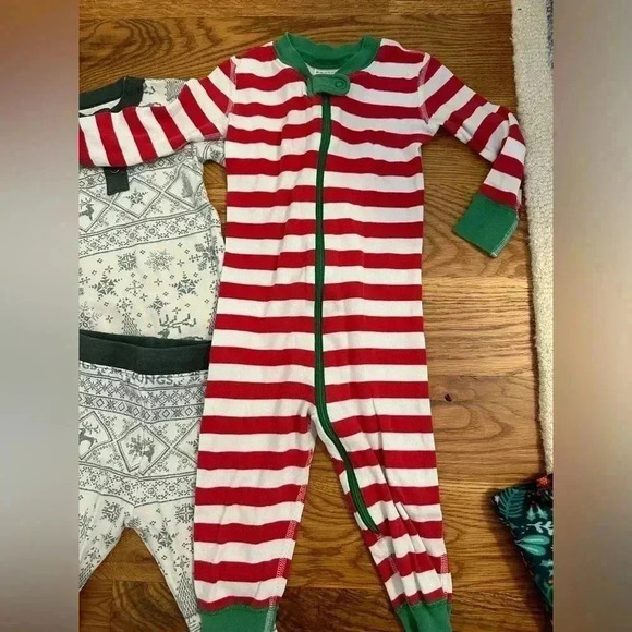 Bundle of three pairs of 18/24 months toddler holiday pajamas Hanna Andersson - Picture 4 of 12